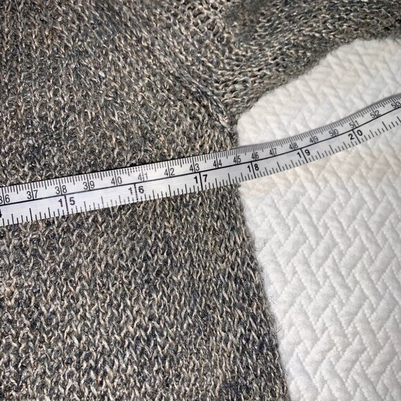 J. Crew Lightweight Grey V-Neck Sweater Short sleeve. S - Picture 4 of 7